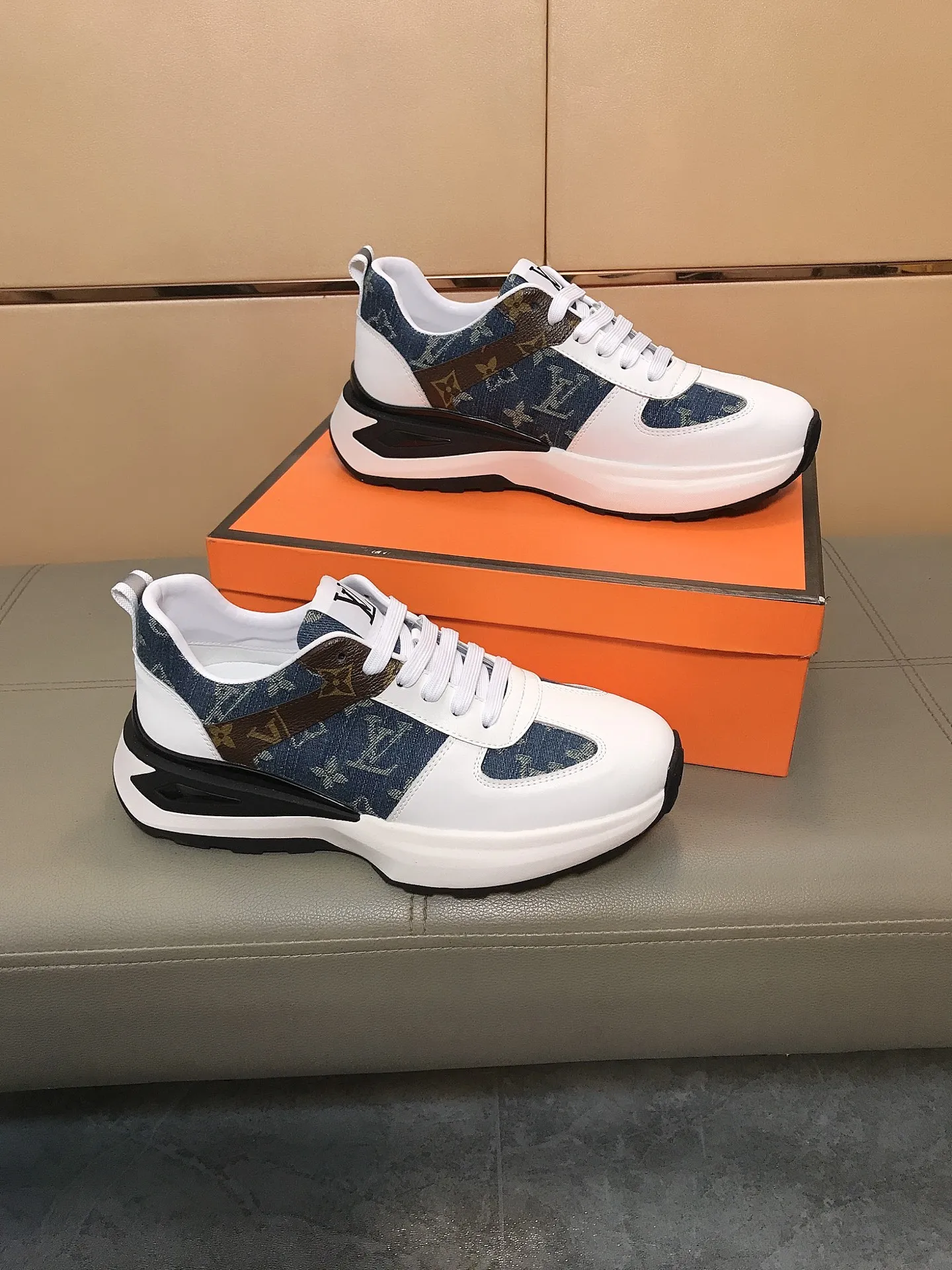 Ex-factory price 442 🔥🆕The hot model [Louis Vuitton] LV🔝 is a high-end brand of men's shoes. The uppers are made of Italian imported cowhide + brand printing materials, and the comfortable lining + sheepskin feet🔥, making walking more convenient and comfortable! Amazing work [color]! Create a fashionable personality to set off your uniqueness! A must-have for trendy men! Classic🔥Size: 38-44